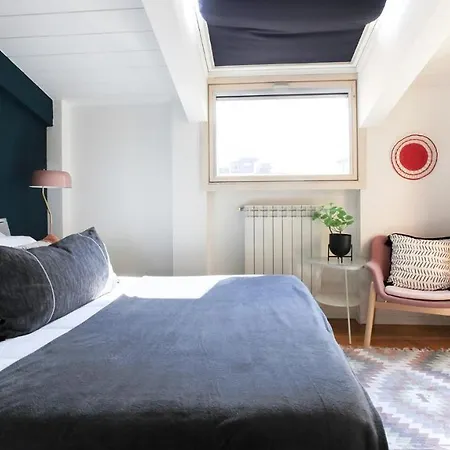 Plum Guide - The Sky Over Lombardy Apartment